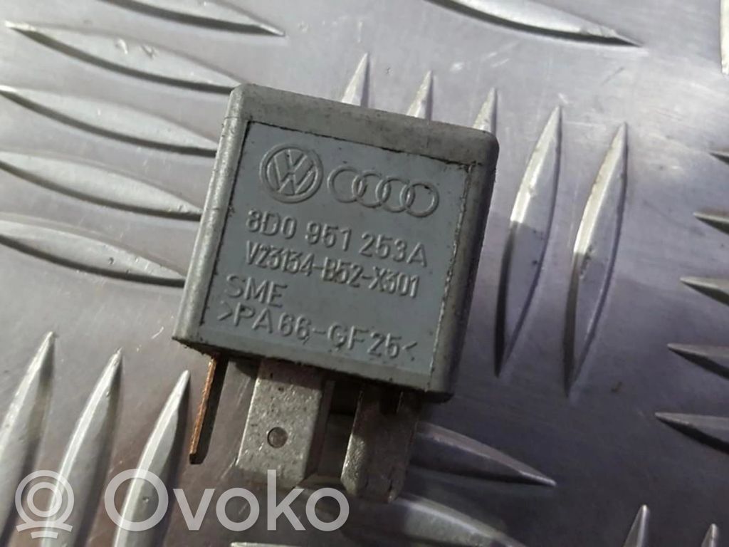 Otros relés   8D0951253A,V23134B52X301,8D0951253A,V23134B52X301,V23134B52X301