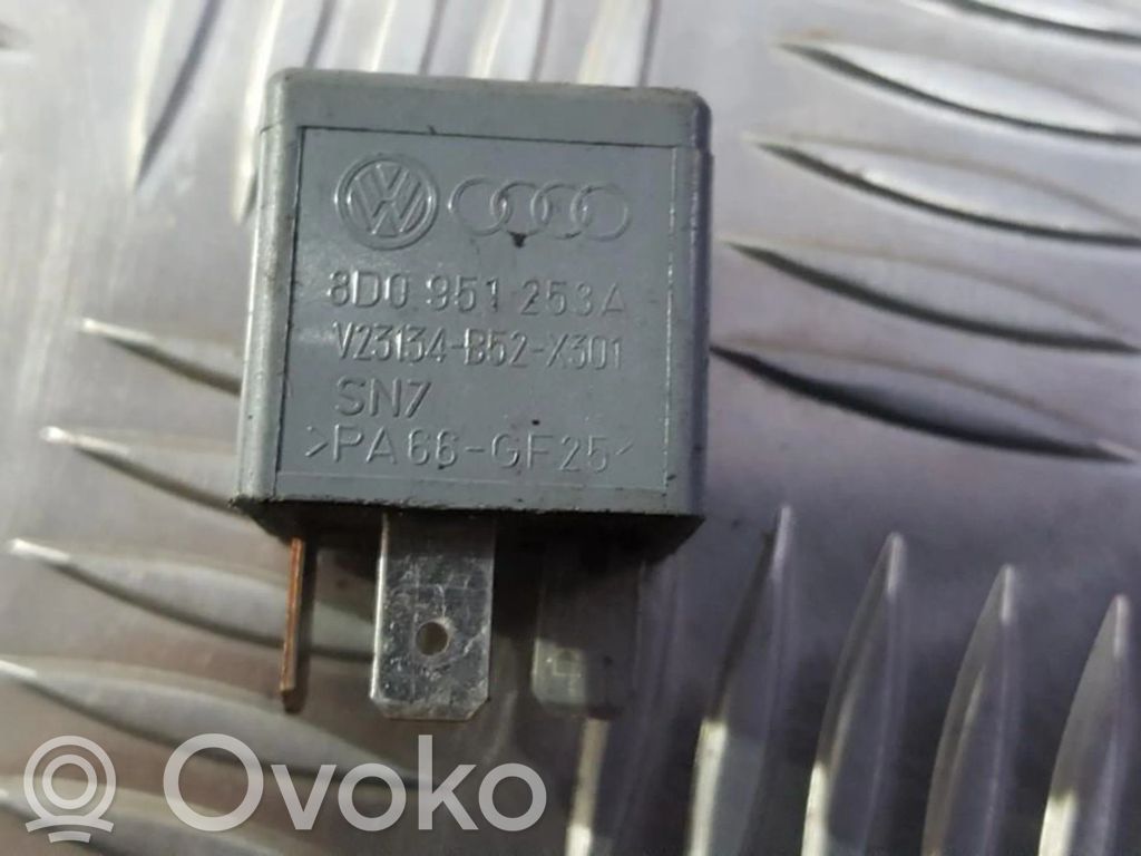 Altri relè   8D0951253A,V23134B52X301,8D0951253A,V23134B52X301,V23134B52X301