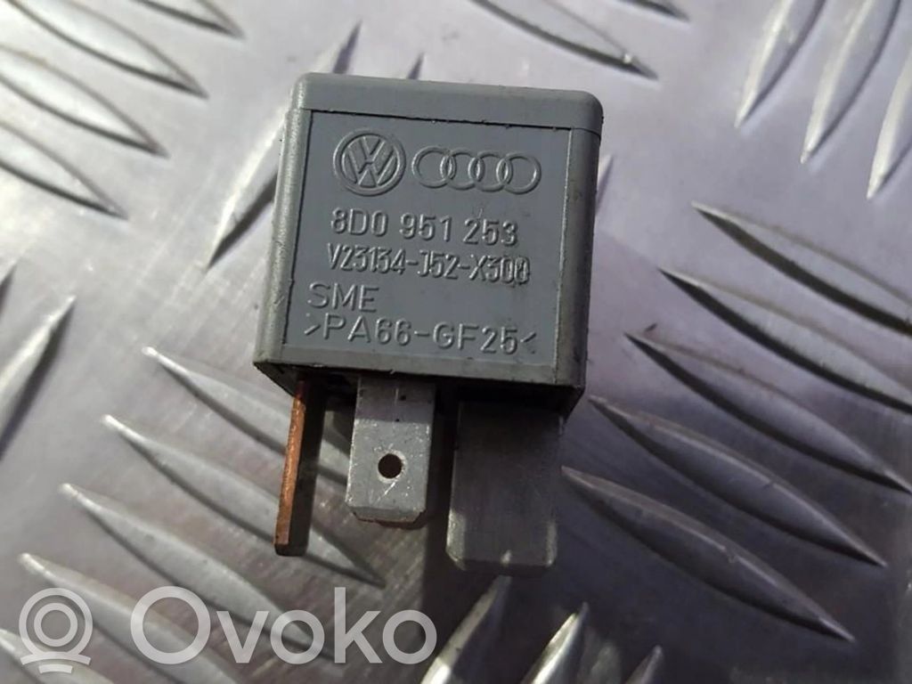 Altri relè   8D0951253,V23134J52X300,8D0951253,V23134J52X300,V23134J52X300