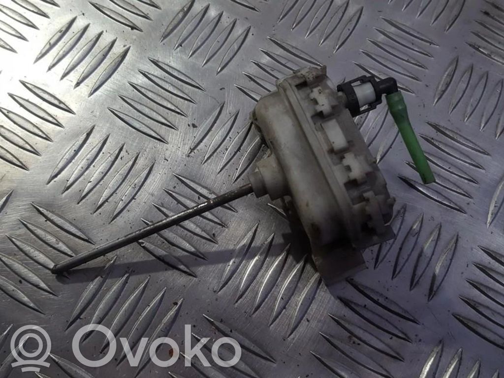 Audi 100 S4 C4 Pompa a vuoto chiusura centralizzata 
