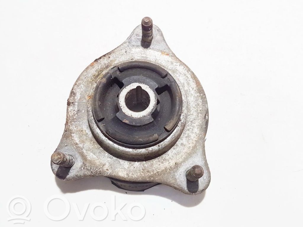 Saab 900 Coil spring mount 
