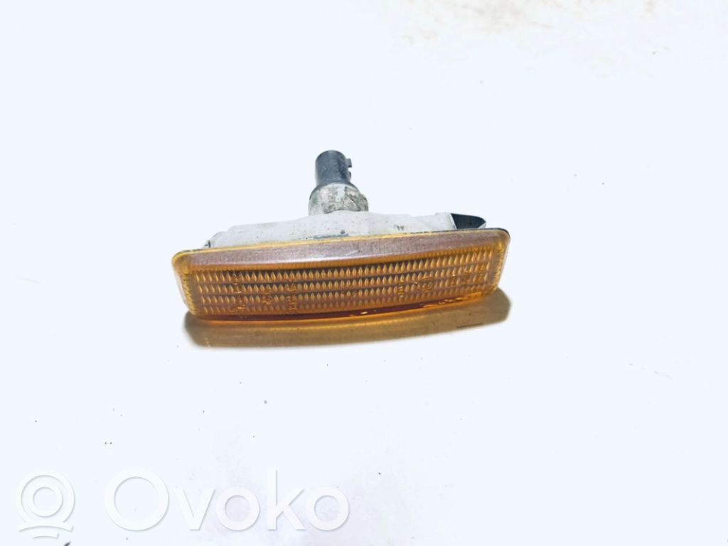 Etupuskurin suuntavilkku   8360589,8360205,8360205,8360589