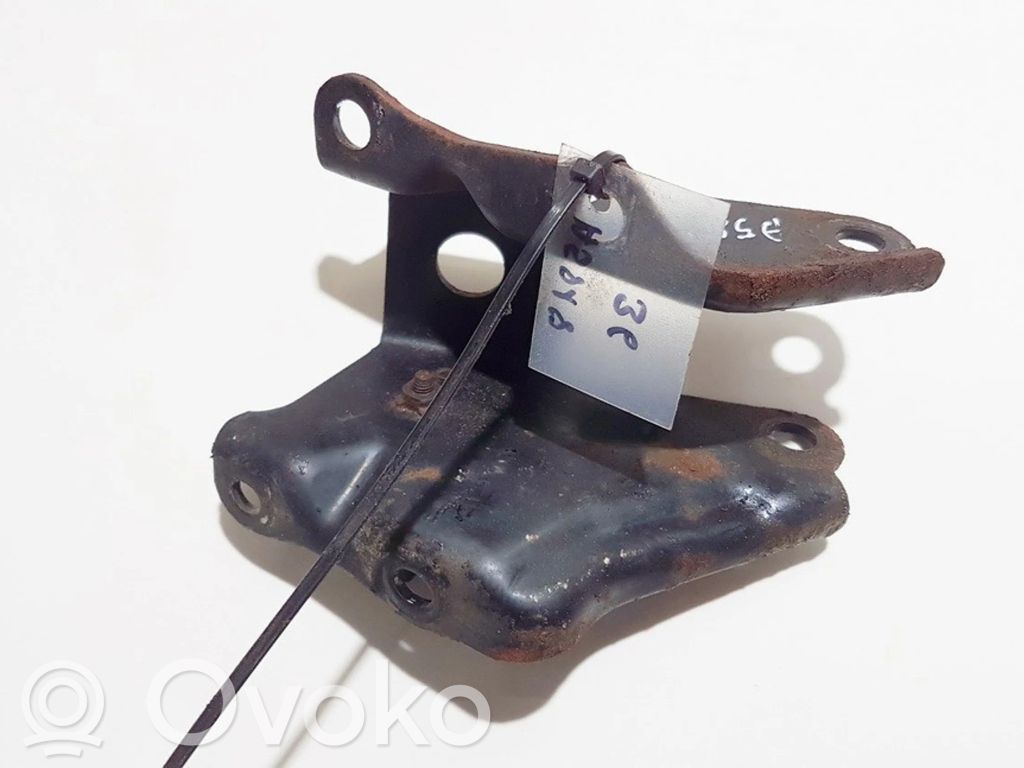 Mazda 323 Engine mounting bracket 