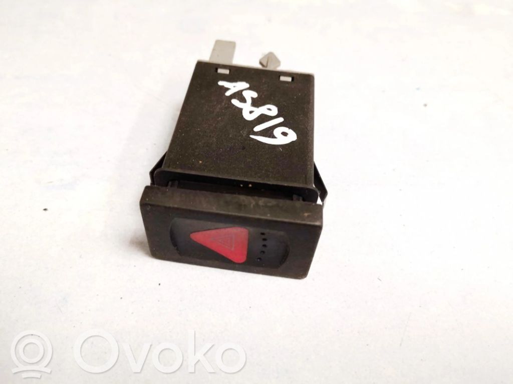 Volkswagen PASSAT B5 Hazard light switch 