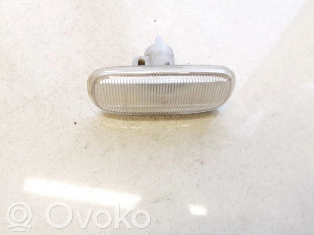Audi 80 90 S2 B4 Indicatore di direzione del parafango anteriore 
