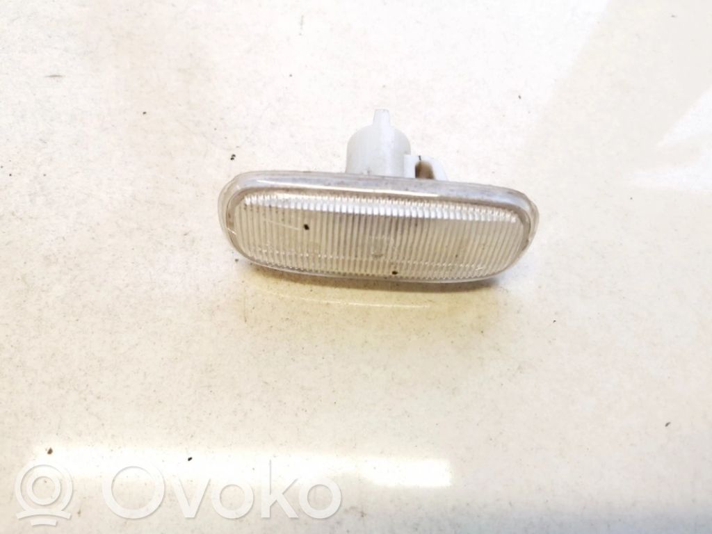 Audi 80 90 S2 B4 Indicatore di direzione del parafango anteriore 