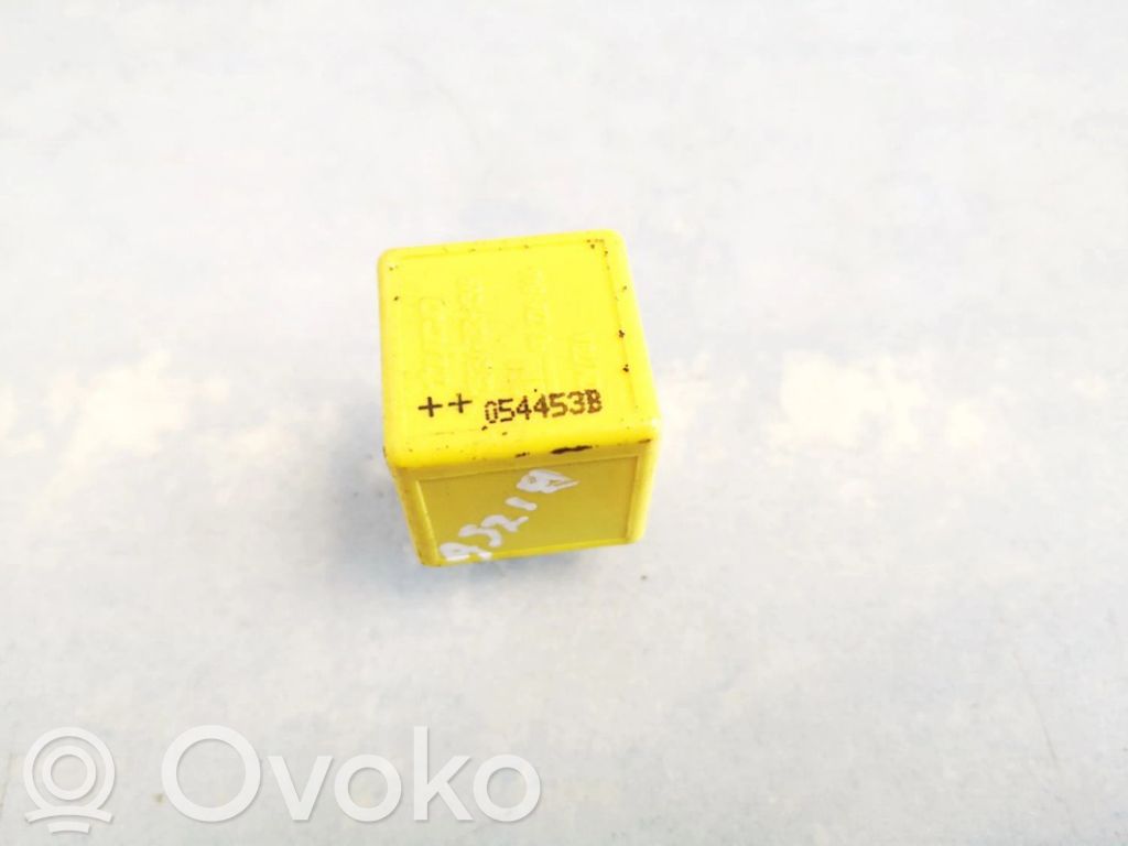 Alte relee   90226846,V23134J52X369,90226846,V23134J52X369