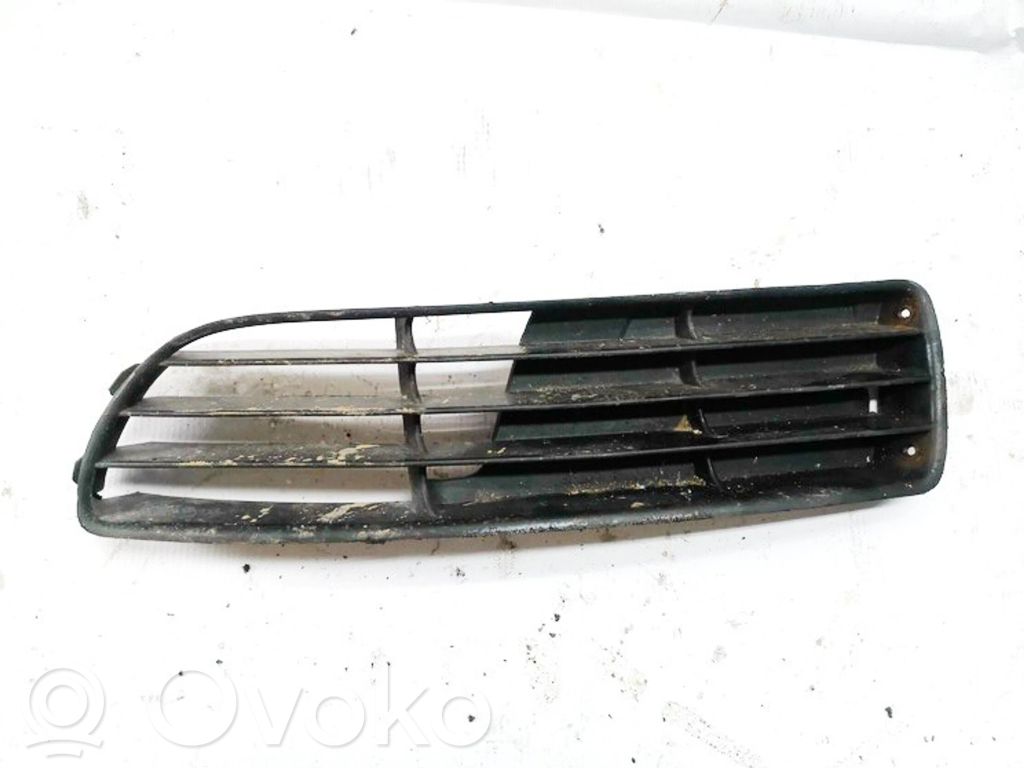 Audi A4 S4 B5 8D Mascherina inferiore del paraurti anteriore