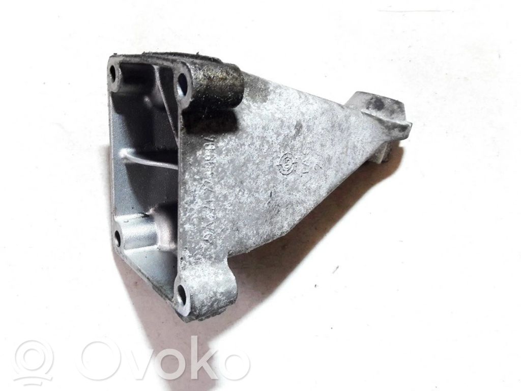 Mercedes-Benz C W203 Supporto di montaggio del motore (usato)
