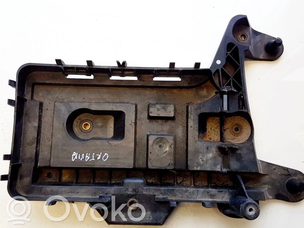 Volkswagen PASSAT B6 Vassoio scatola della batteria