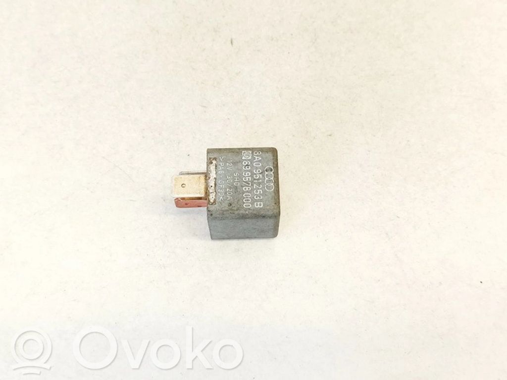 Audi A6 S6 C4 4A Unité de commande / module de pompe à carburant 