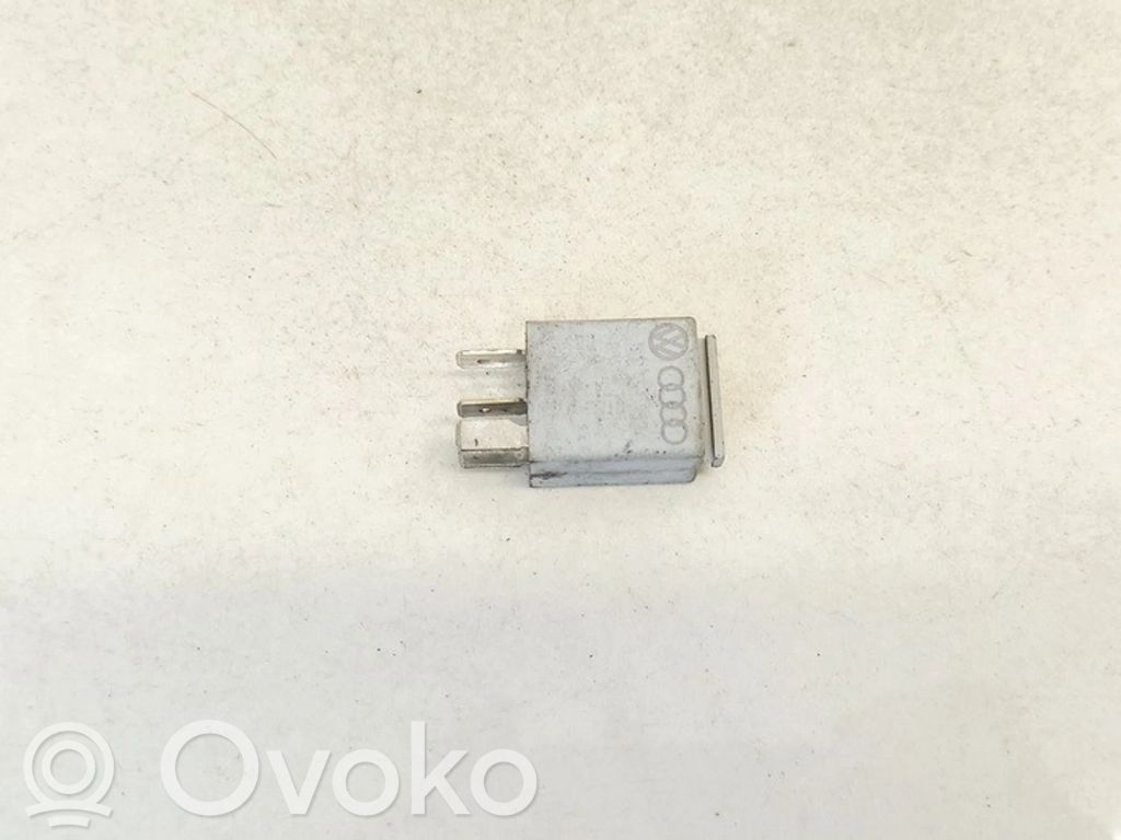 Volkswagen PASSAT B7 Alte relee 