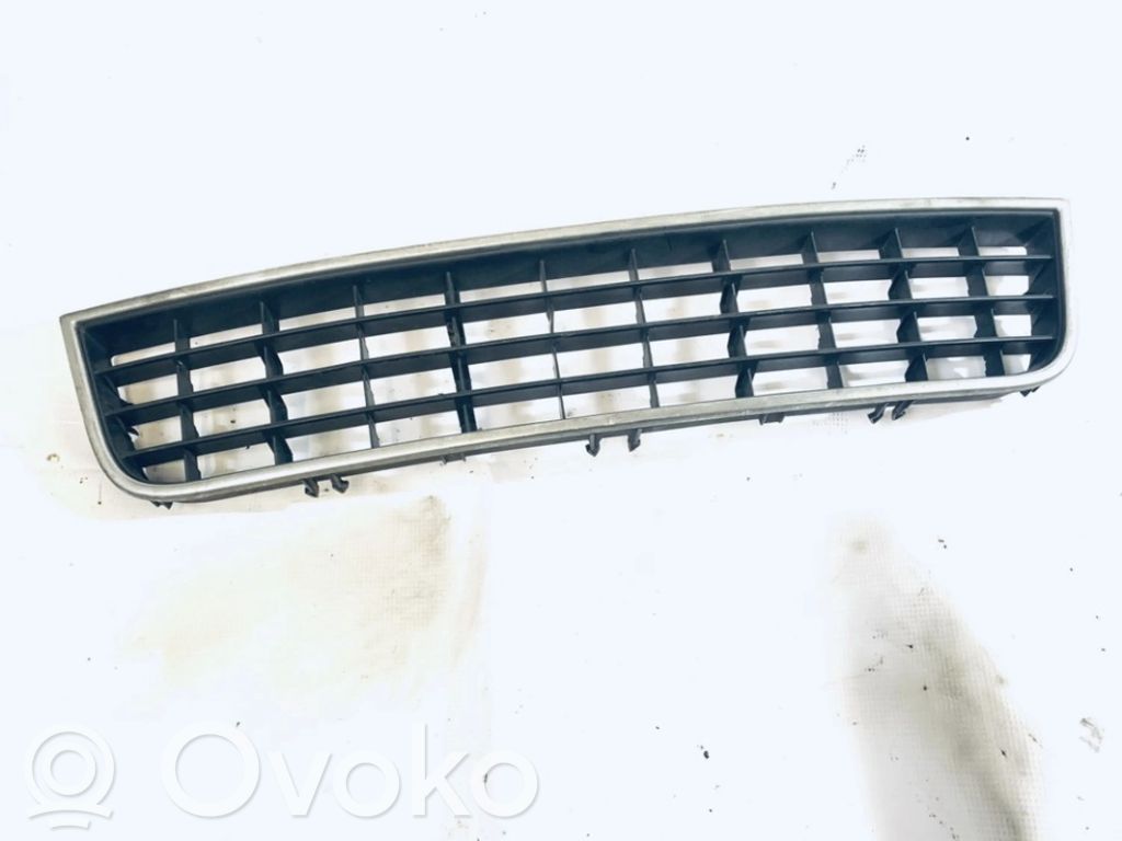 Audi A6 S6 C5 4B Grille inférieure de pare-chocs avant 