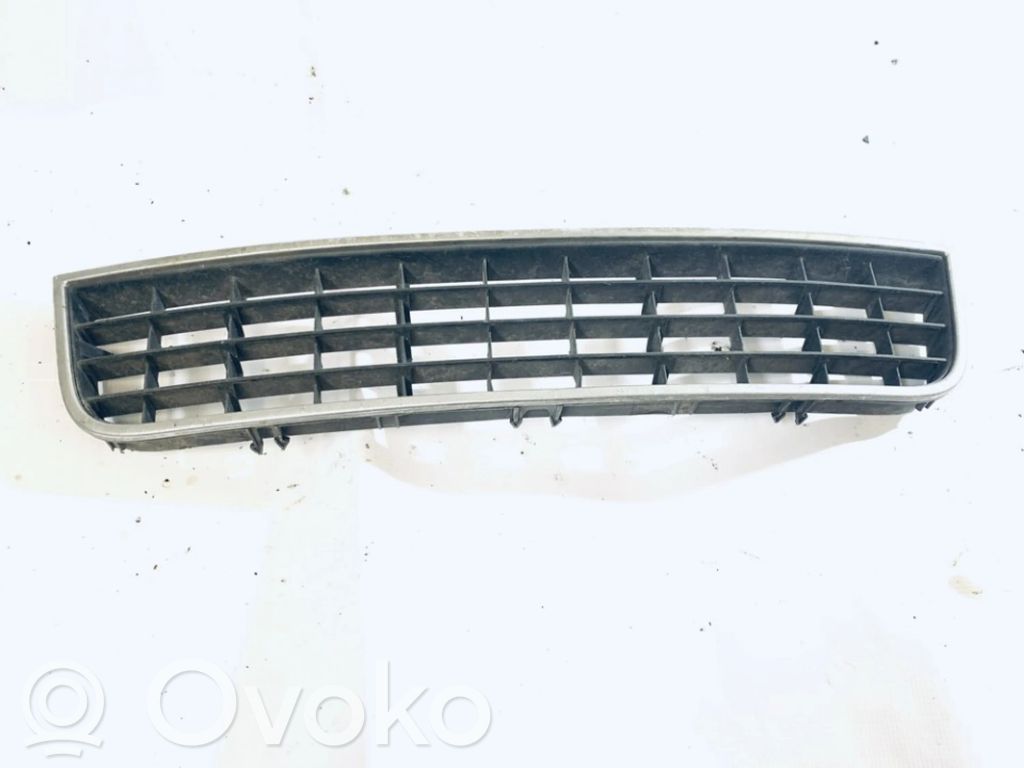 Audi A6 S6 C5 4B Grille inférieure de pare-chocs avant 