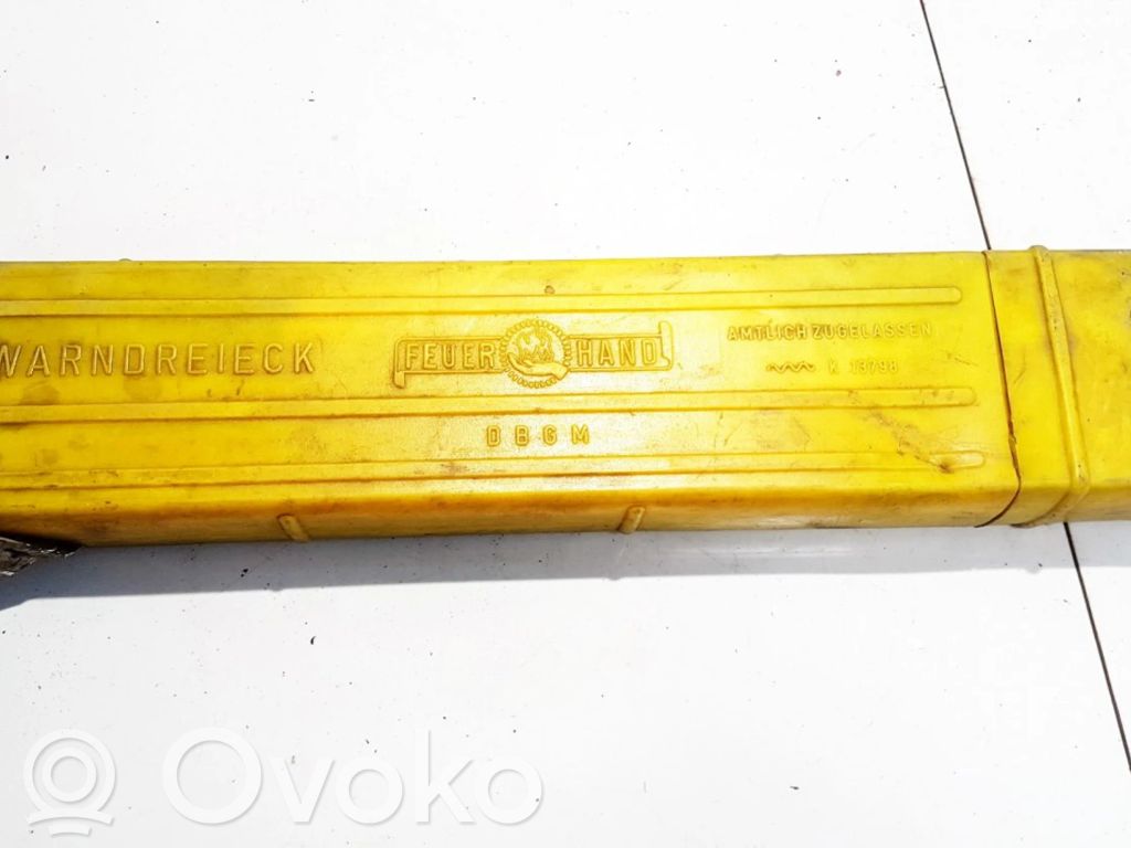 Audi A6 S6 C4 4A Triangle d'avertissement 