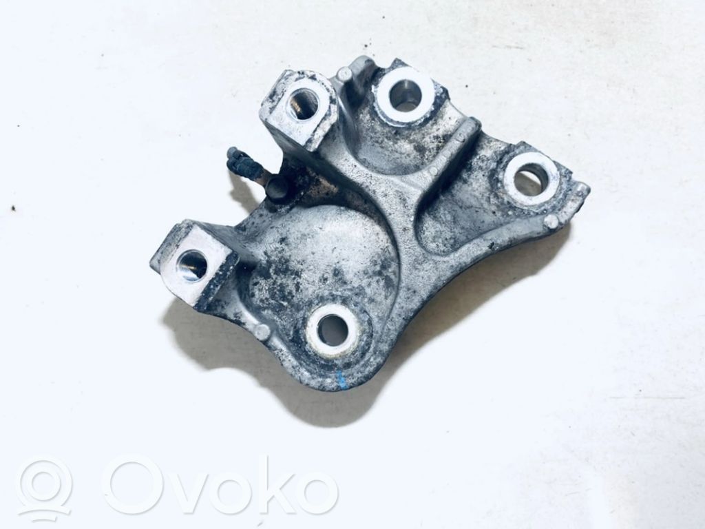 Honda CR-V Engine mounting bracket 