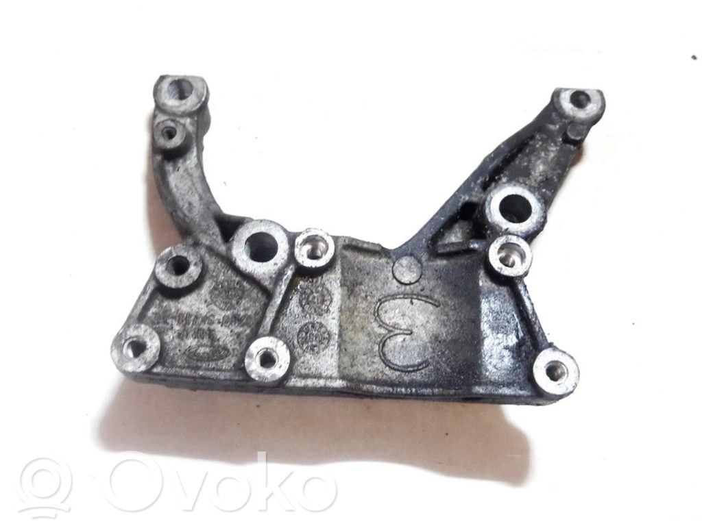 Ford Mondeo MK II Engine mounting bracket 