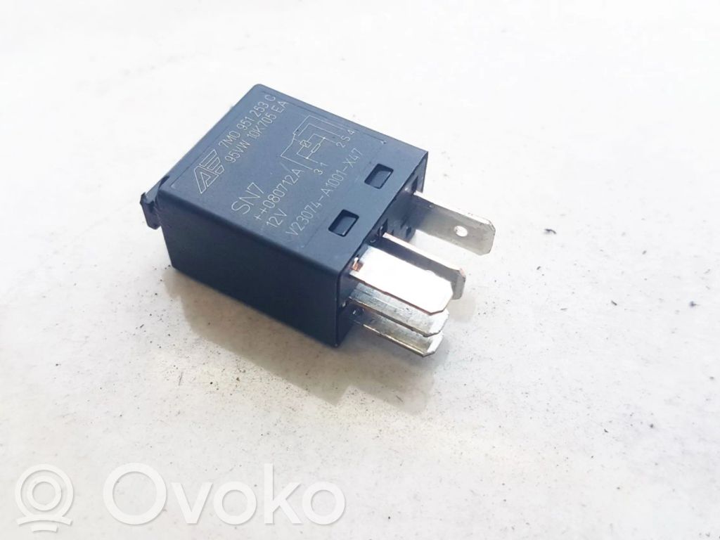 Otros relés   7M0951253C,95VW10K705EA,7M0951253C,95VW10K705EA