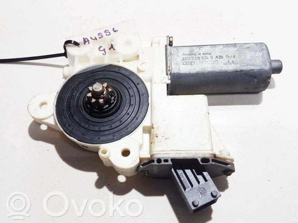 Toyota Avensis T250 Motorino alzacristalli della portiera anteriore