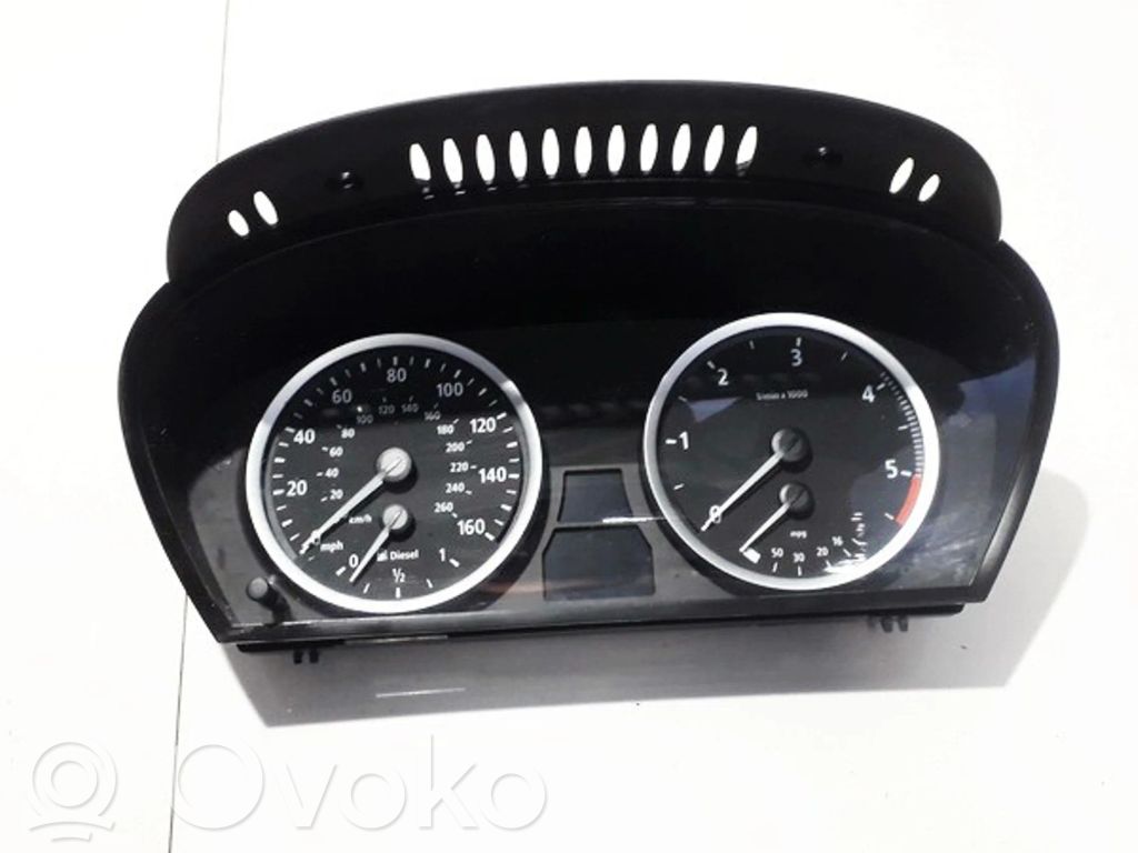 Geschwindigkeitsmesser Cockpit   110080213,62116958601,110080213,62116