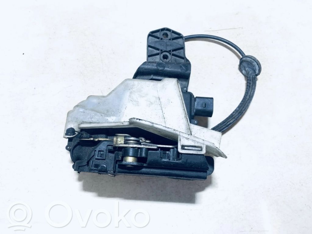 Volkswagen PASSAT B5 Takaoven lukko