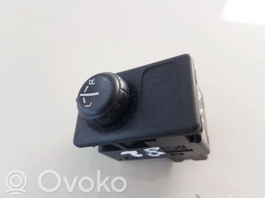Nissan Almera N16 Bouton de commutateur rétroviseur latéral 