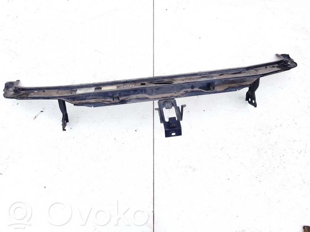Opel Astra F Pas przedni 