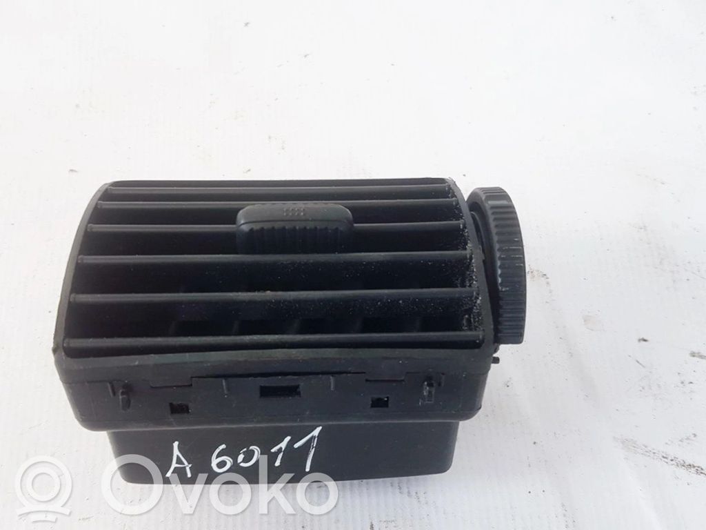 Volkswagen Fox Rejilla de ventilación central del panel 
