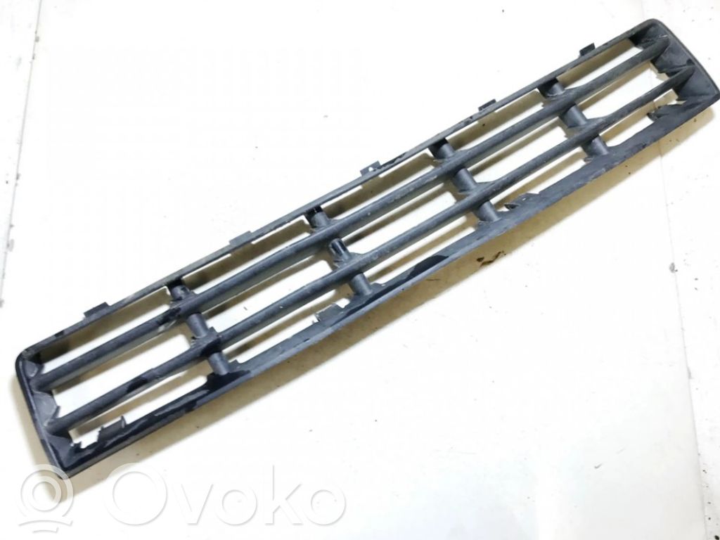 Volkswagen Golf IV Mascherina inferiore del paraurti anteriore