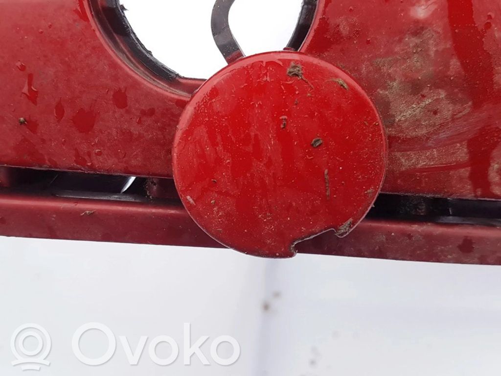 Volkswagen Touran I Vilkšanas āķa vāciņš bamperī 