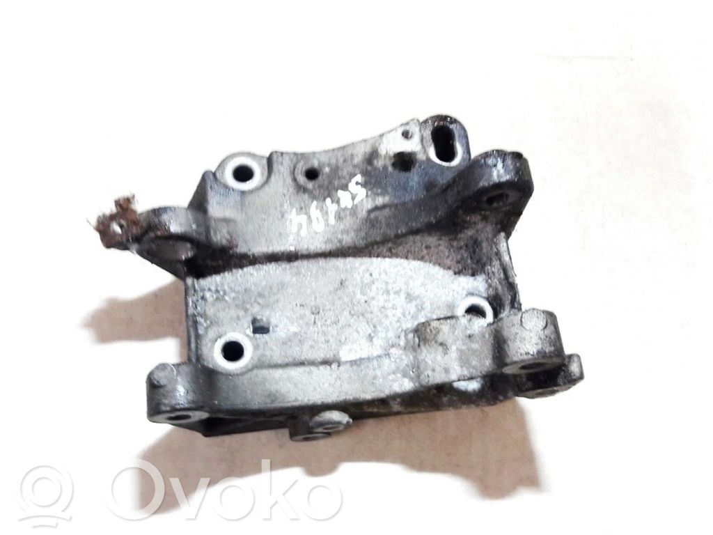 Peugeot 307 Engine mounting bracket 