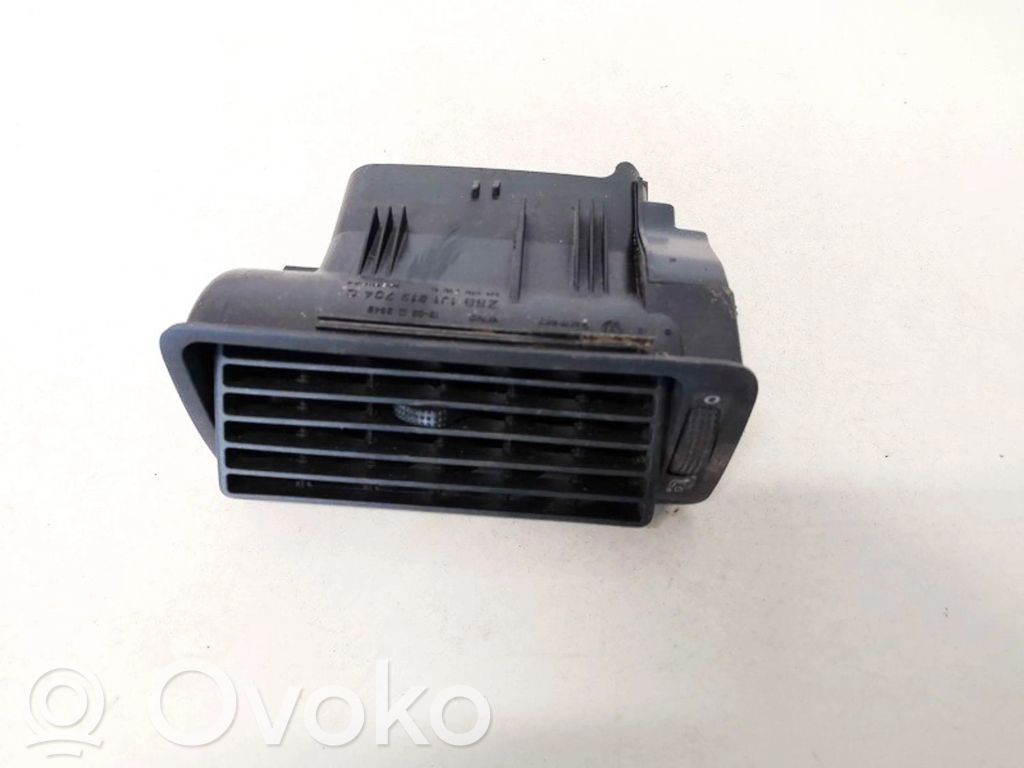 Volkswagen Golf IV Dysze / Kratki środkowego nawiewu deski rozdzielczej 