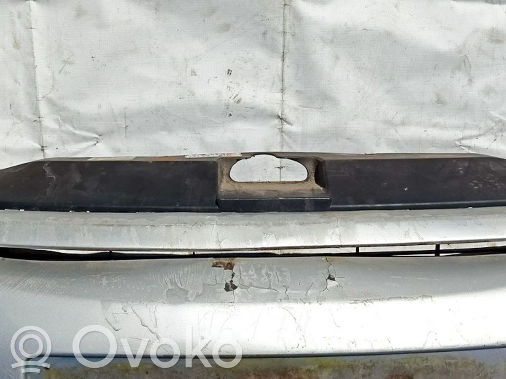 Grilă față