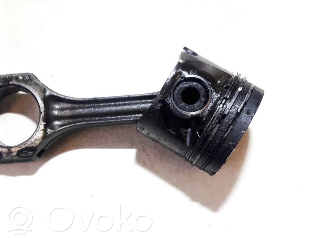 Volkswagen Golf III Piston cu bielă