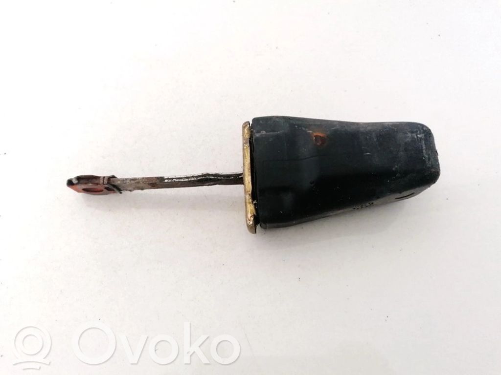 Volkswagen PASSAT B3 Takaoven pidätin