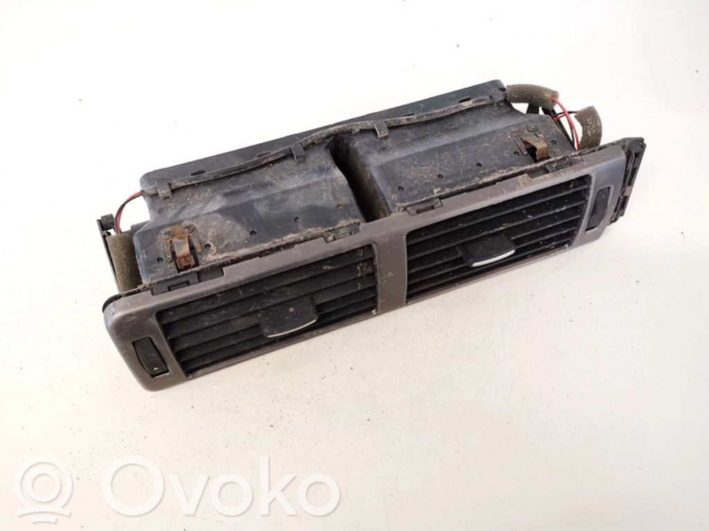 Grille d'aération centrale   4B1820951,4B1820951