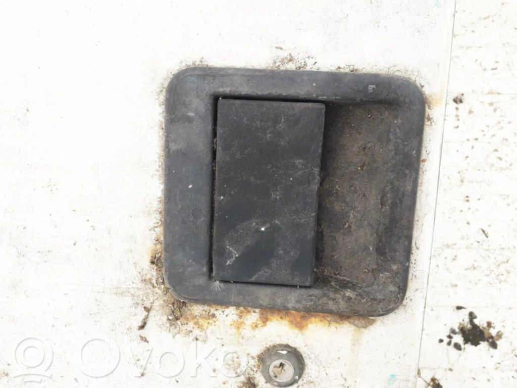 Manecilla externa puerta delantera