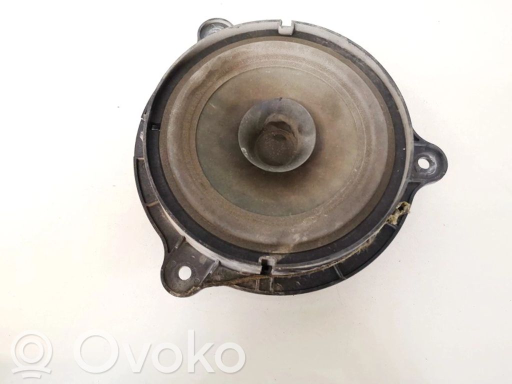 Nissan Almera N16 Altoparlante portiera anteriore 