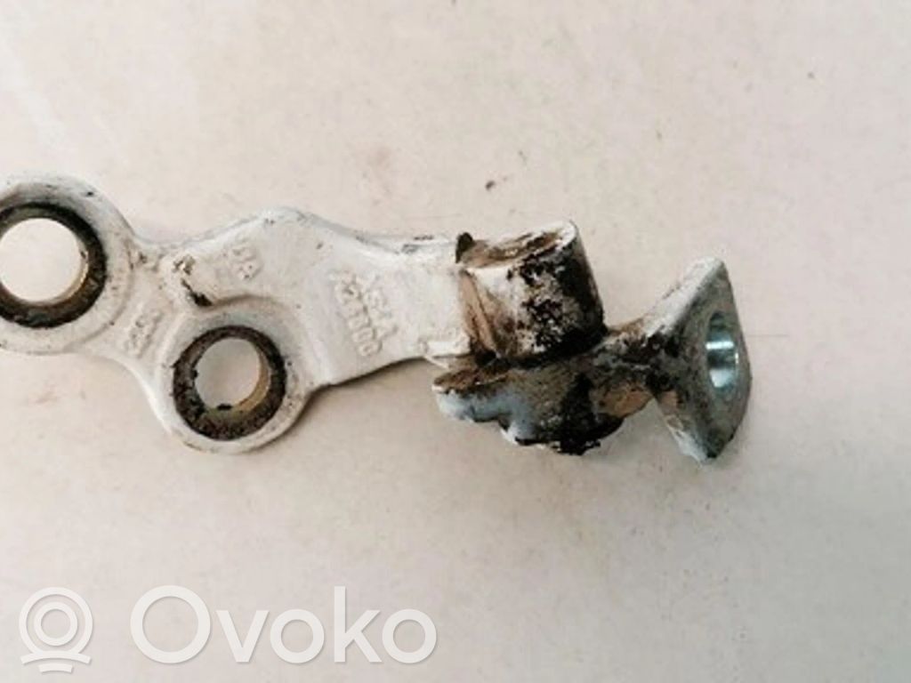 Ford Focus Cerniera superiore della portiera anteriore 