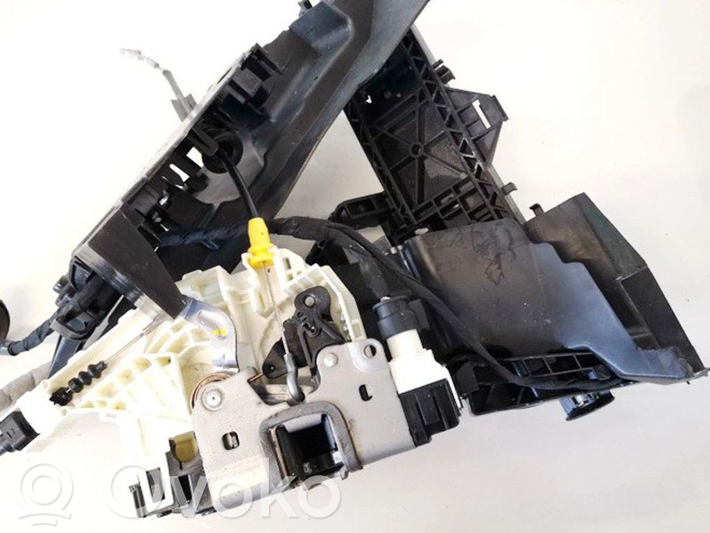 Mercedes-Benz C AMG W204 Zamek drzwi przednich 