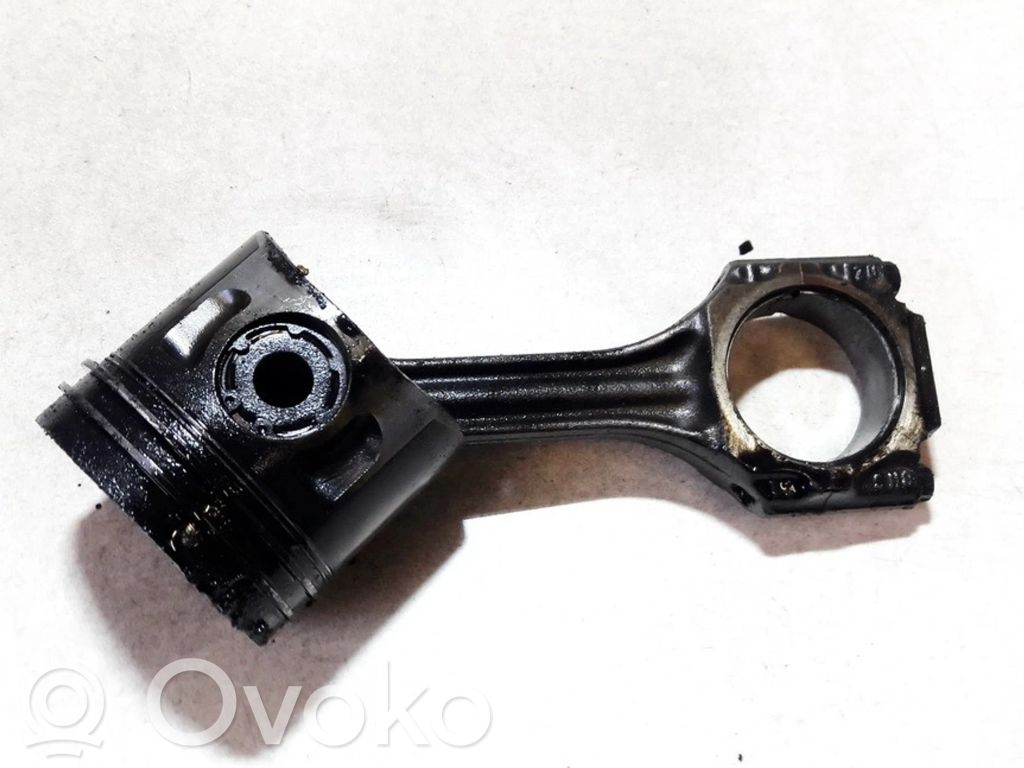 Volkswagen PASSAT B4 Piston cu bielă