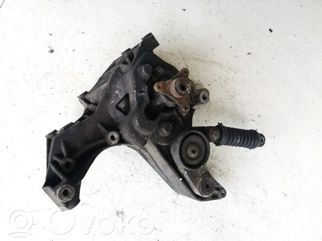 Volvo S40, V40 Moottorin kiinnikekorvake (käytetyt)