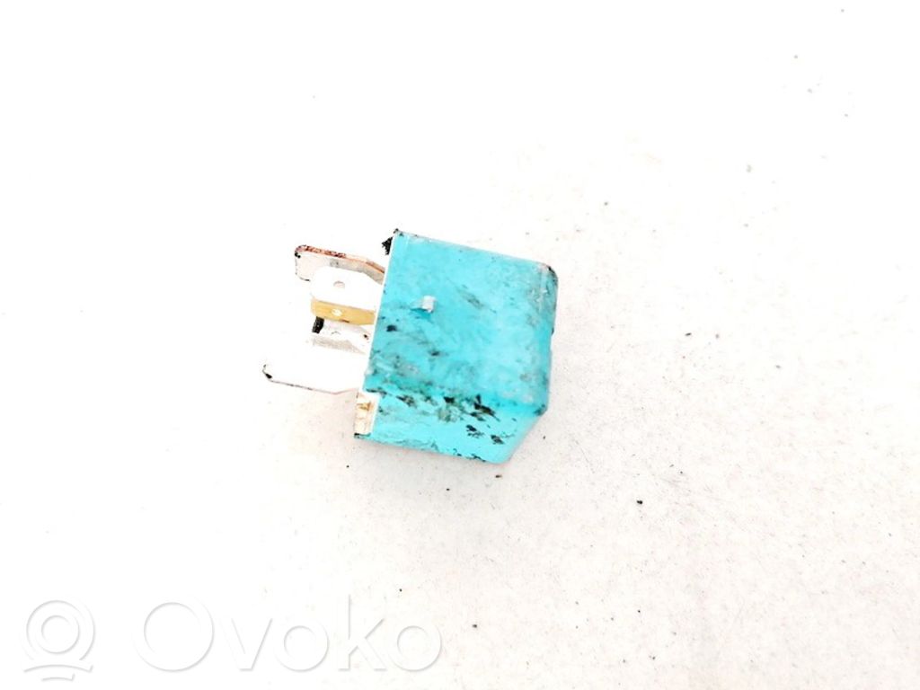 Toyota Corolla E120 E130 Otros relés 