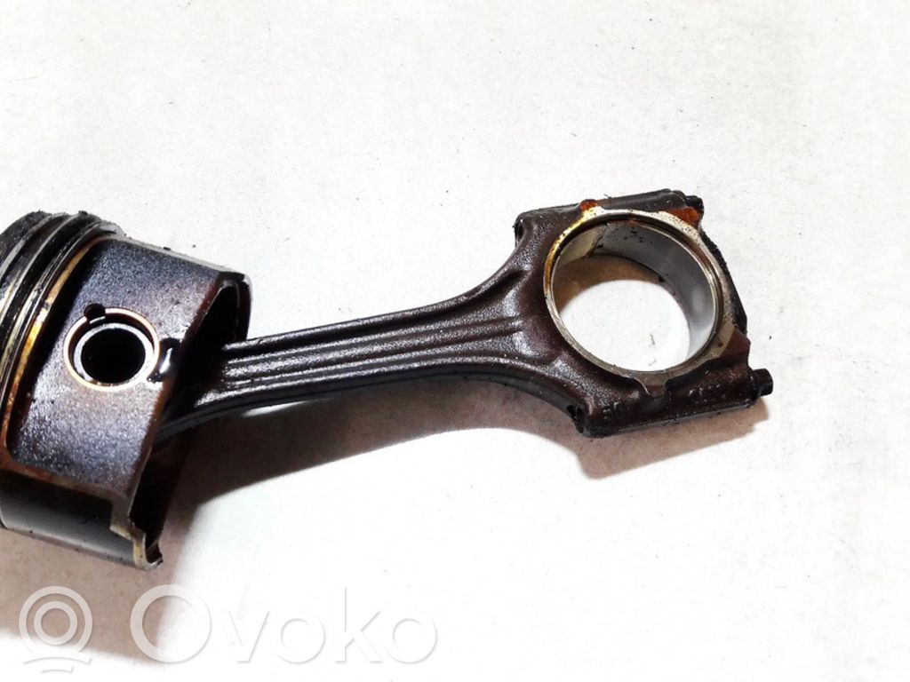 Volkswagen Bora Tłok z korbowodem 