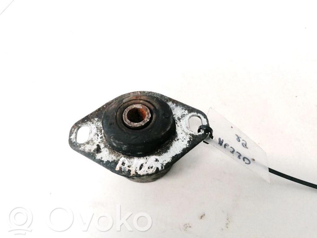 Engine mount bracket
