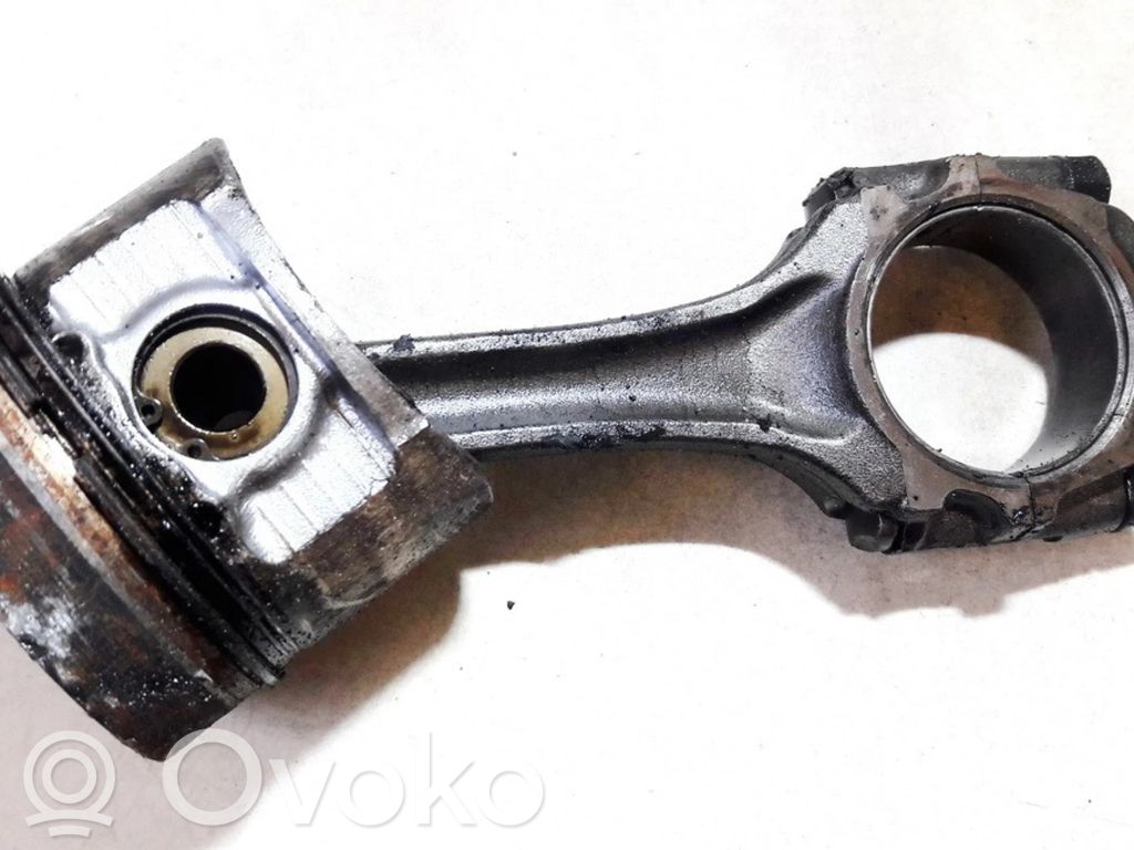 Nissan Serena Piston cu bielă 