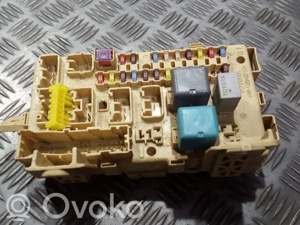 Toyota Corolla Verso E121 Set cutie siguranțe 