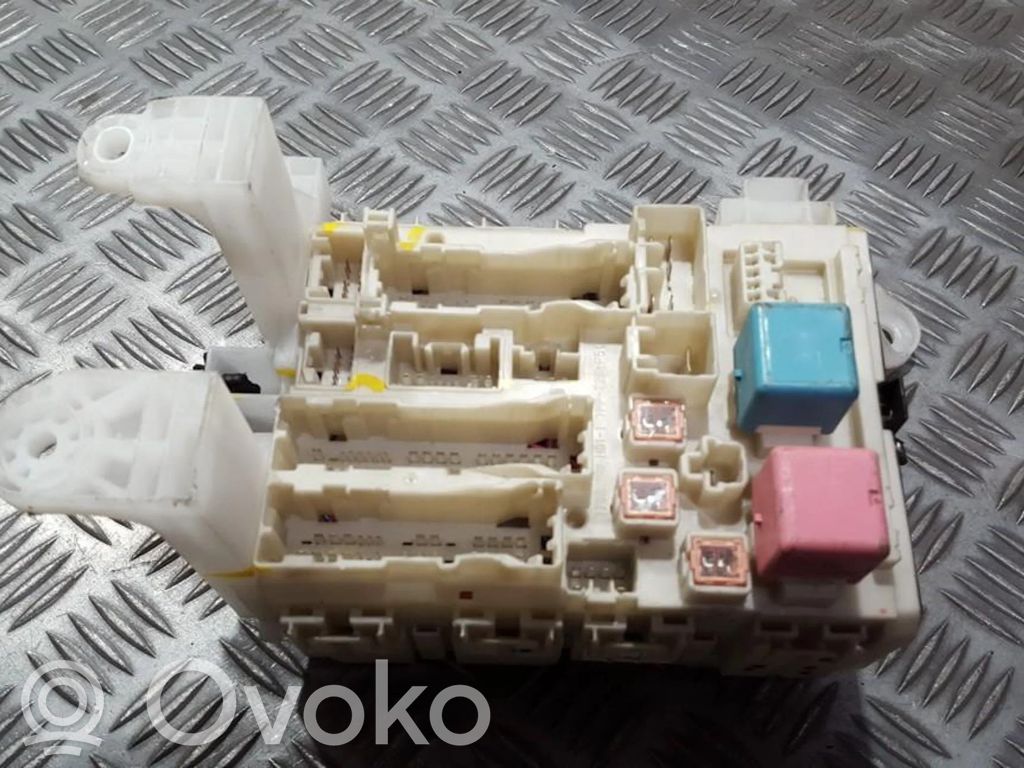 Toyota Auris 150 Skrzynka bezpieczników / Komplet