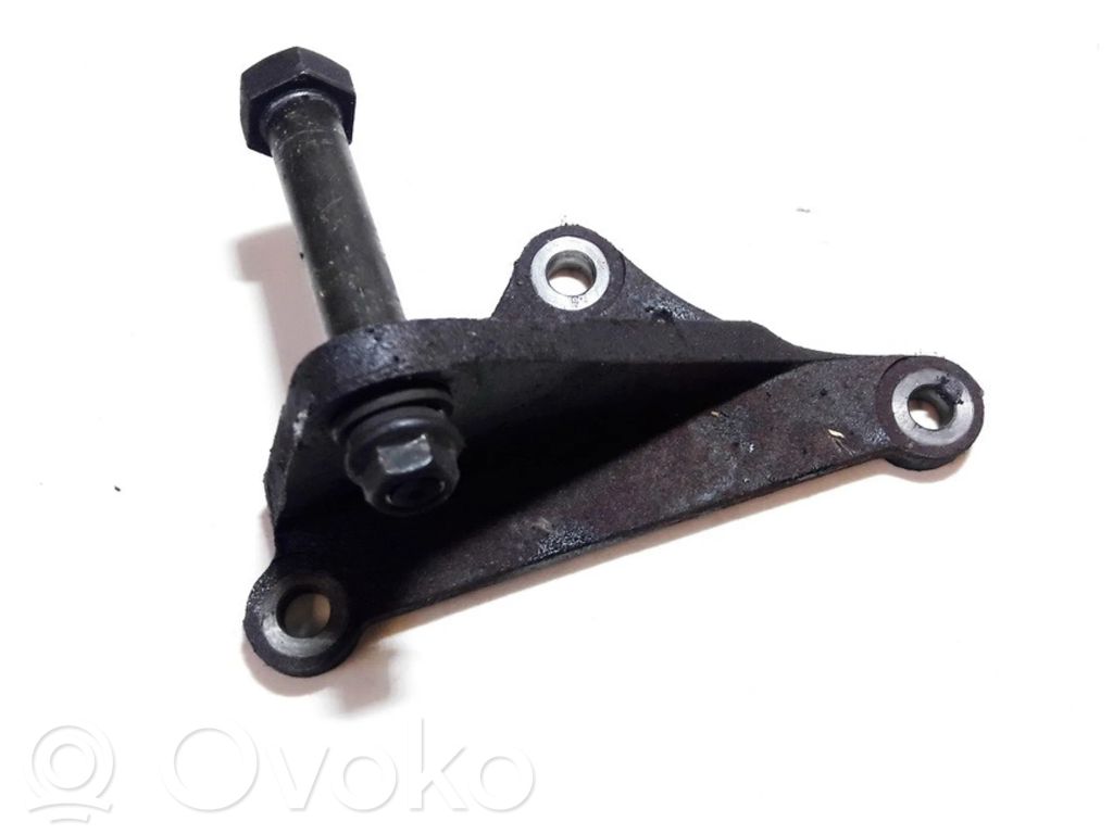 Engine mounting bracket