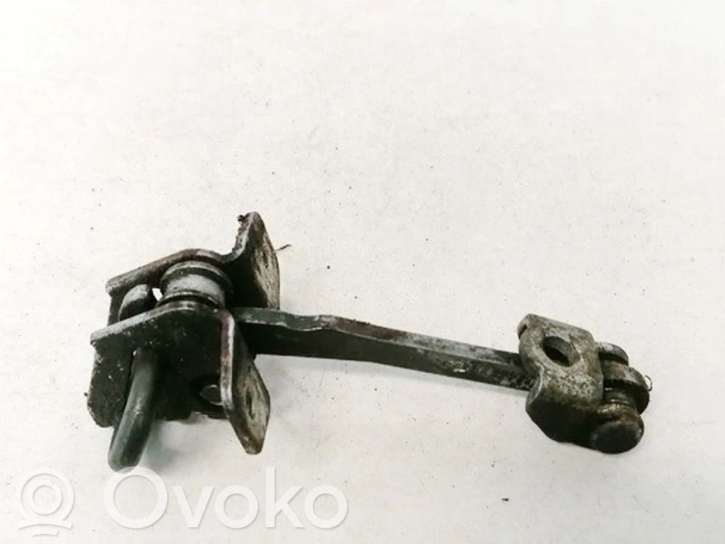 Opel Omega B1 Takaoven pidätin 